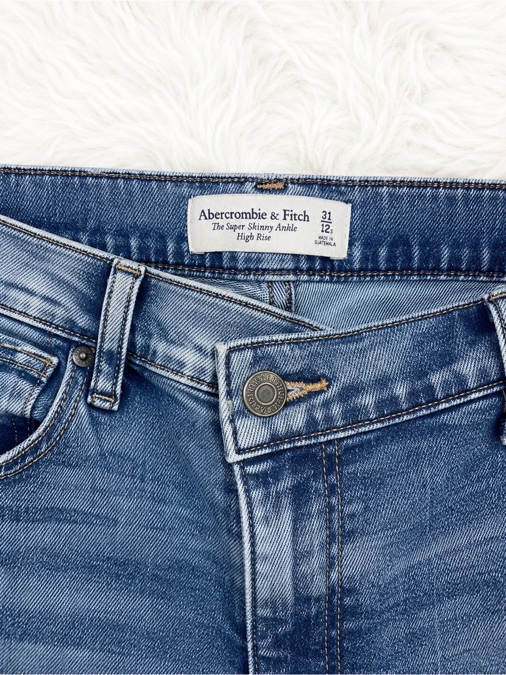 Abercrombie & Fitch High Rise Super Skinny Ankle Jeans Women’s 31/12 Short - Picture 3 of 3